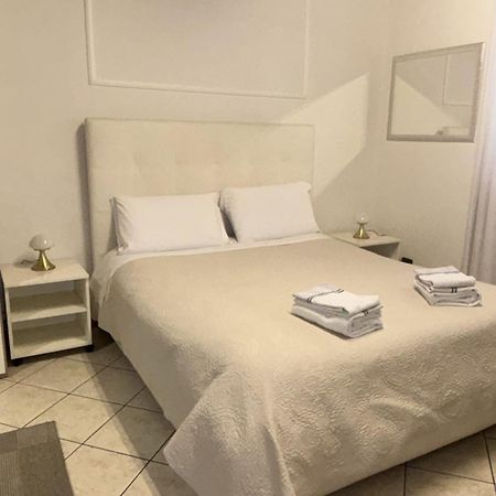 Ferienwohnung Monolocale In Piazza Isolo Verona Exterior foto