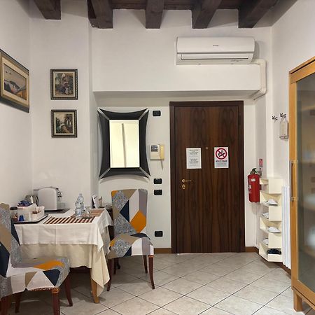Ferienwohnung Monolocale In Piazza Isolo Verona Exterior foto