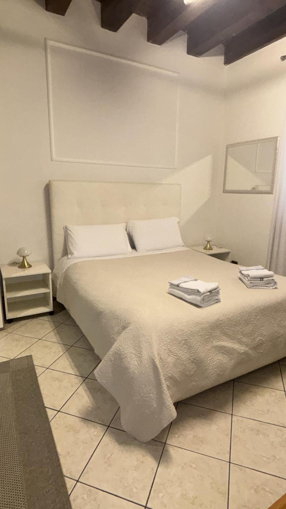 Ferienwohnung Monolocale In Piazza Isolo Verona Exterior foto